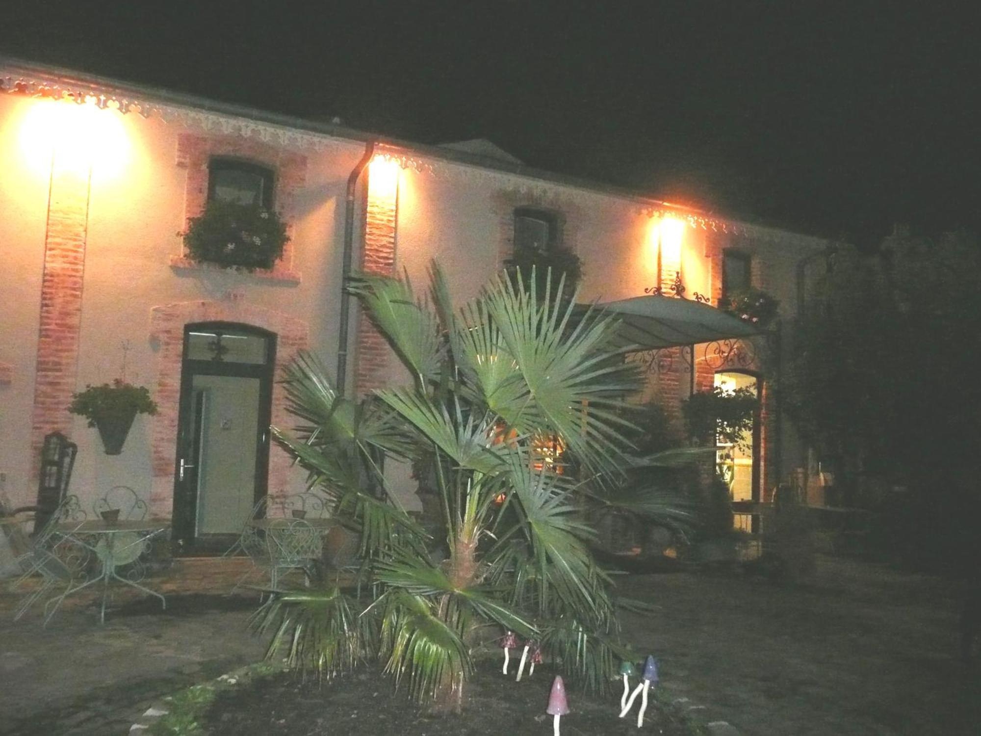 Au Fond De La Cour Acomodação com café da manhã Veyre-Monton Exterior foto