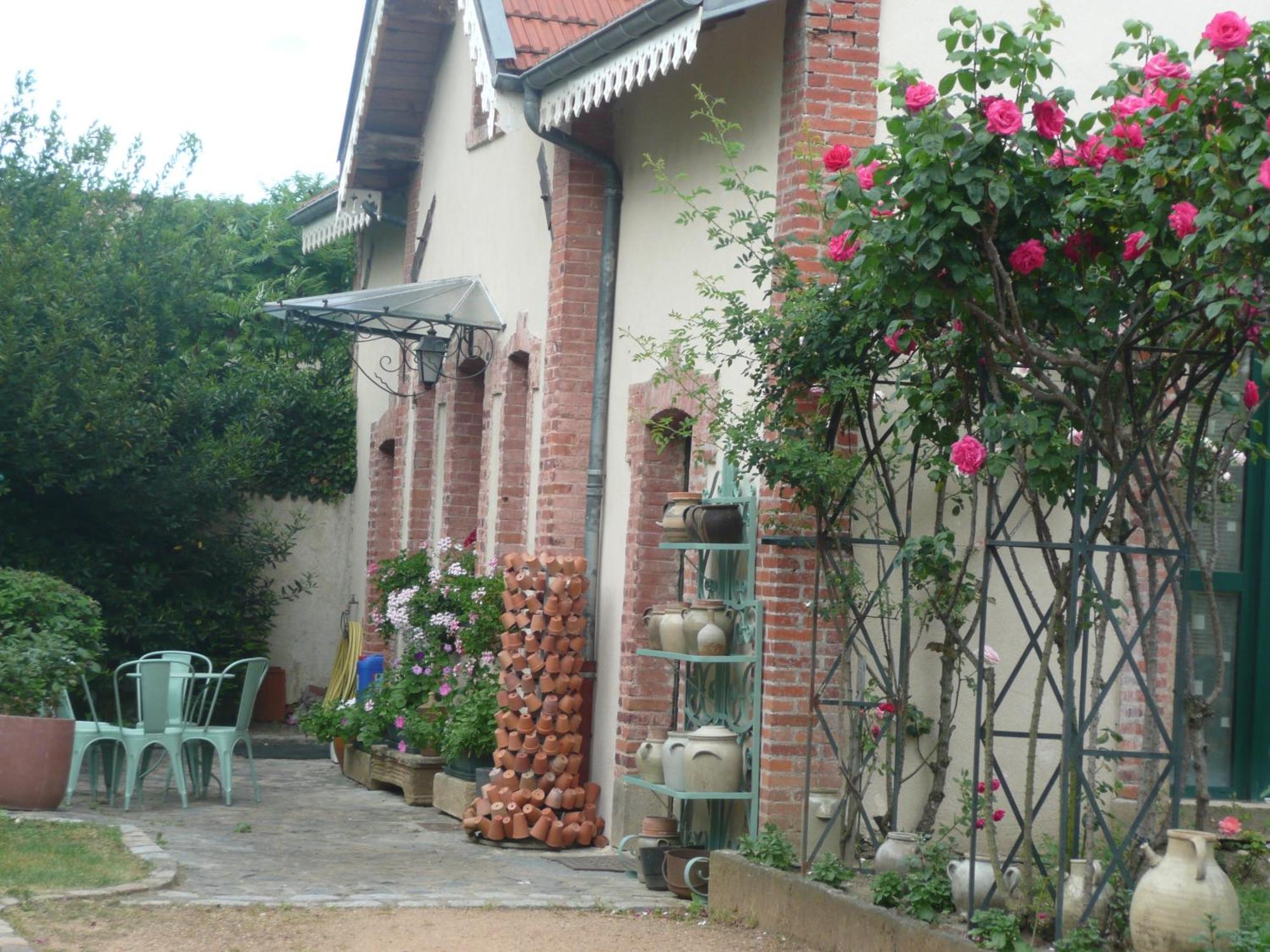 Au Fond De La Cour Acomodação com café da manhã Veyre-Monton Exterior foto